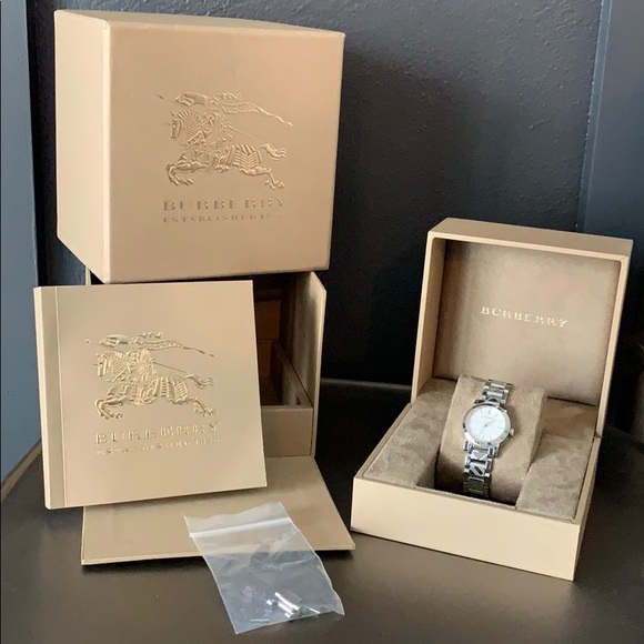 Burberry Watch BU9037 white plaid face silver - Picture 1 of 4